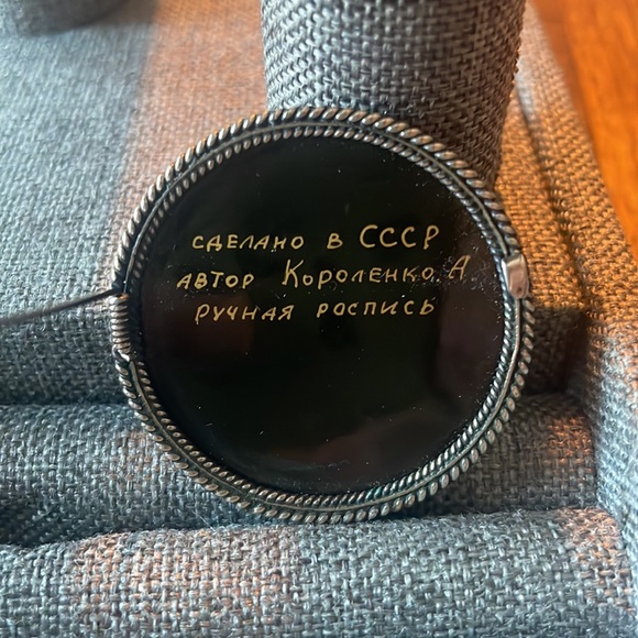 Russian Lacquer Troika Brooch - Picture 4 of 4